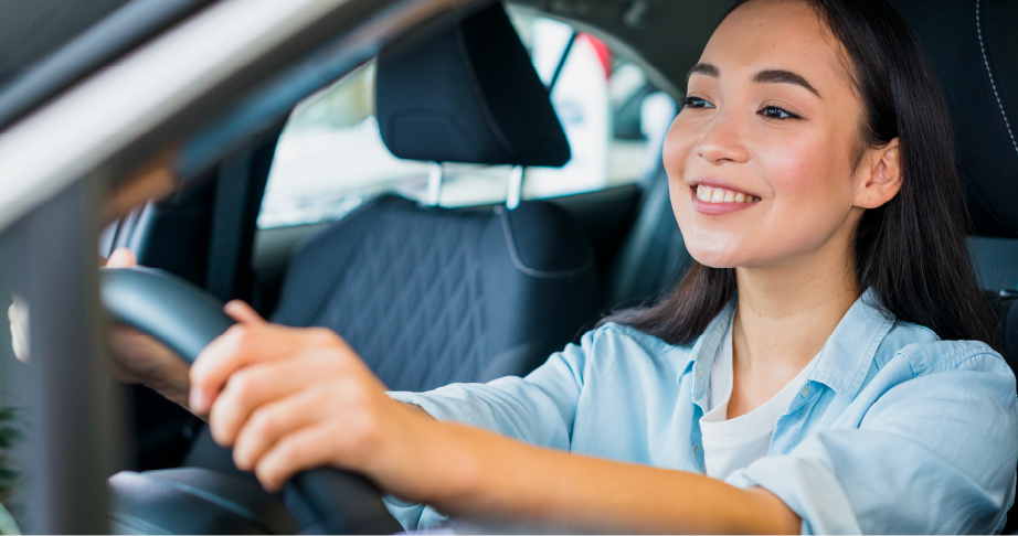 運転する女性